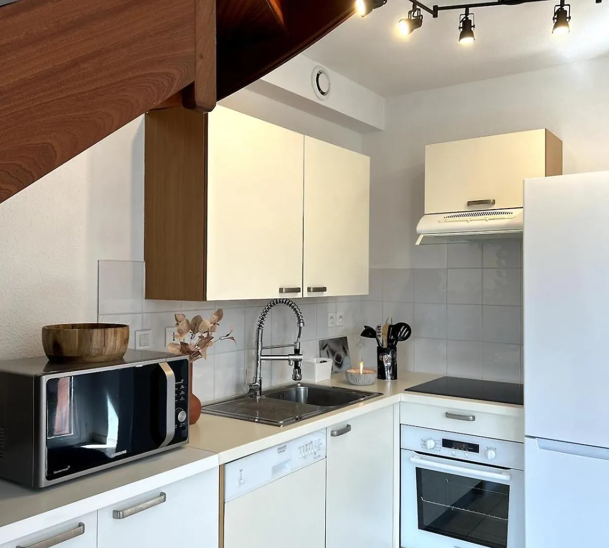 Charlotte Lodge-House 4 Pers-Wifi-Parking-ディナール 別荘 ディナール